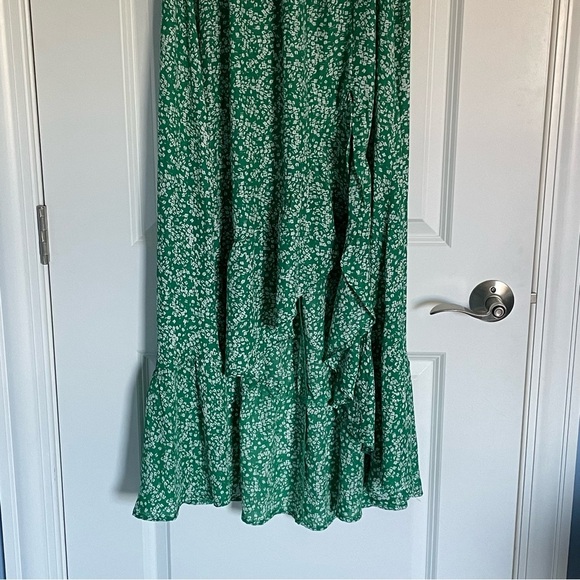 Lulus smocked floral maxi Dress green white 35447 - Picture 10 of 13